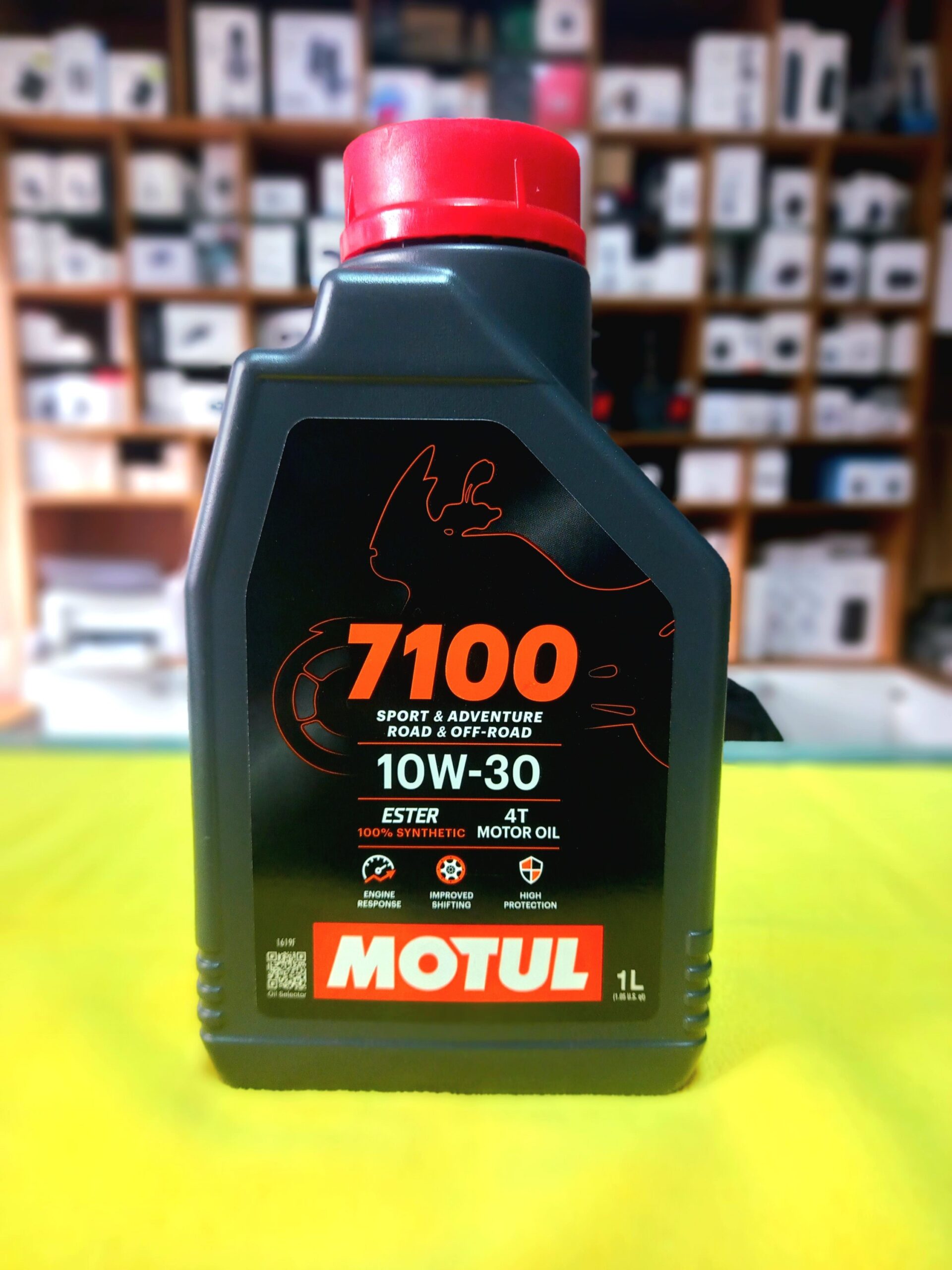 2026/01/1000115521-scaled.jpg MOTUL 7100 10W-30 4T - Image 1