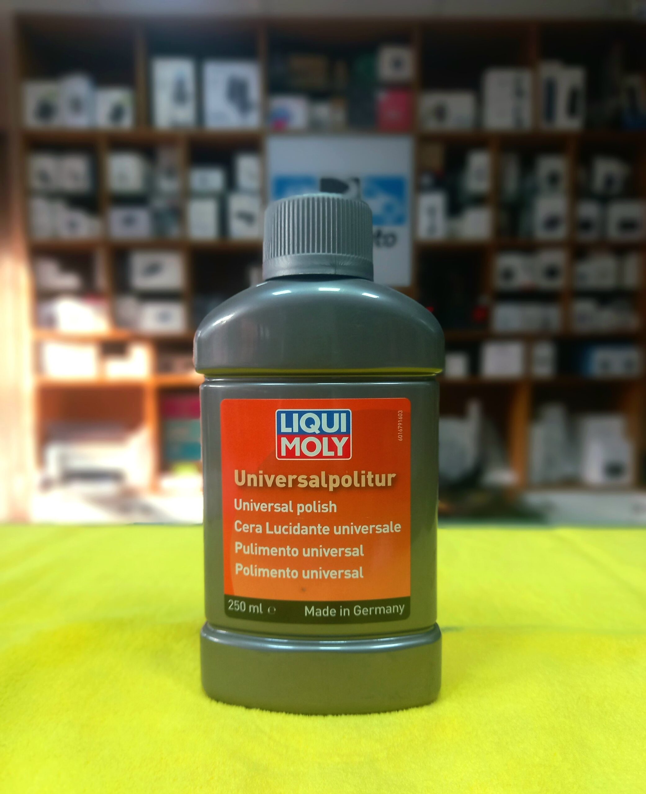 2026/01/1000116080-scaled.jpg LIQUI MOLY UNIVERSAL POLISH 250ML - Image 1