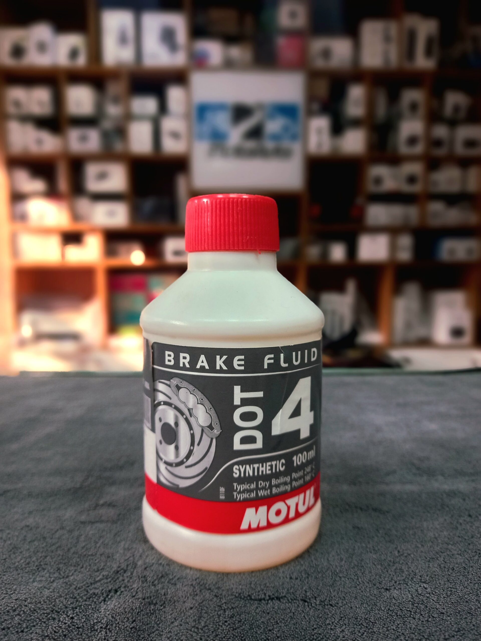 2026/01/1000116084-scaled.jpg Motul DOT 4 Brake Fluid - Image 1