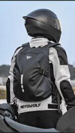 MOTOWOLF MDL0726 Motorcycle Helmet Backpack Large Capacity Waterproof 900D Storage Bag - Image 3